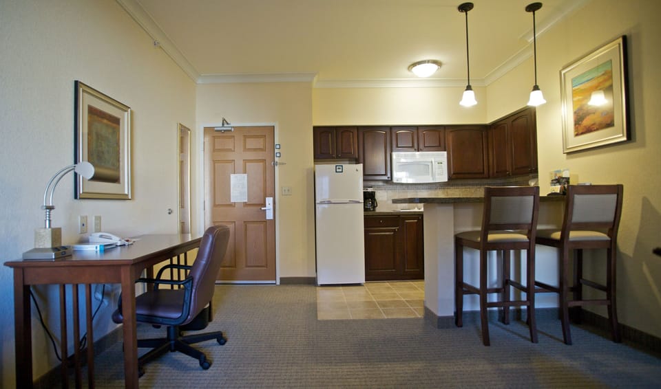Fully equipped kitchen with modern appliances and a dining counter.