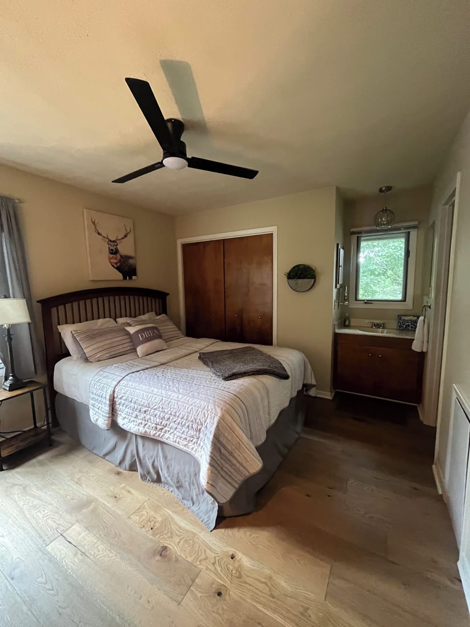 Primary bedroom with a queen bed and en suite bathroom 