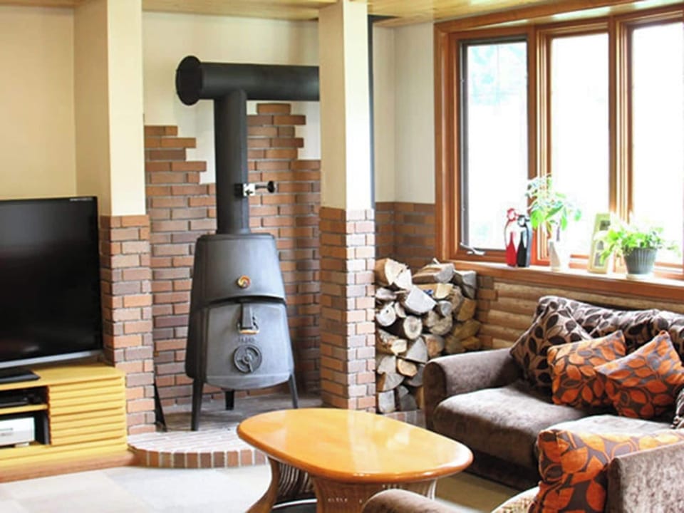 ・[Lobby] You can warm yourself up by the fireplace even during the freezing cold of winter. Please feel free to relax.