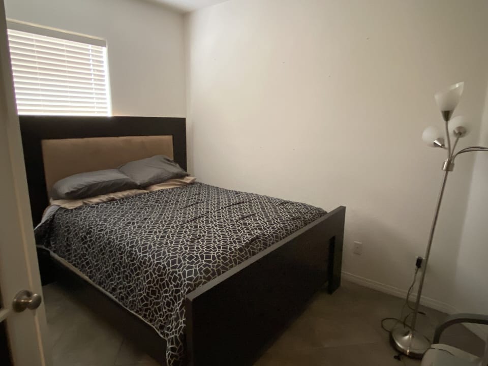 Front bedroom 