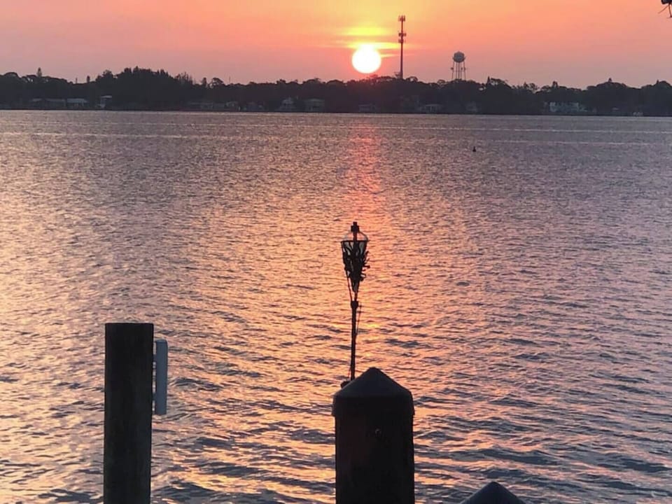 Enjoy our dock behind the pool for good fishing or for taking in the awesome Bay views!  (Sorry no boat parking)