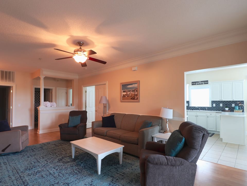 Living Area of Havens 712