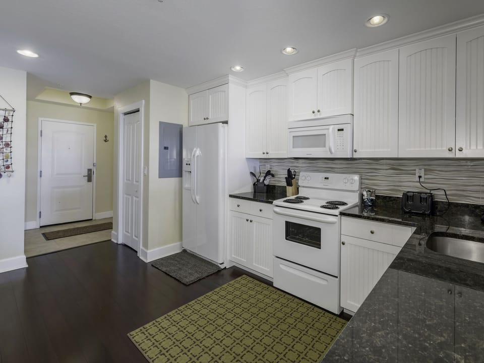 Fully equipped kitchen