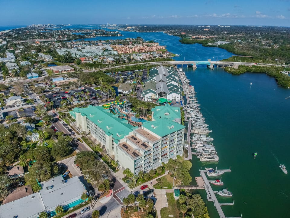 Bird's eye view - located on the Intracoastal