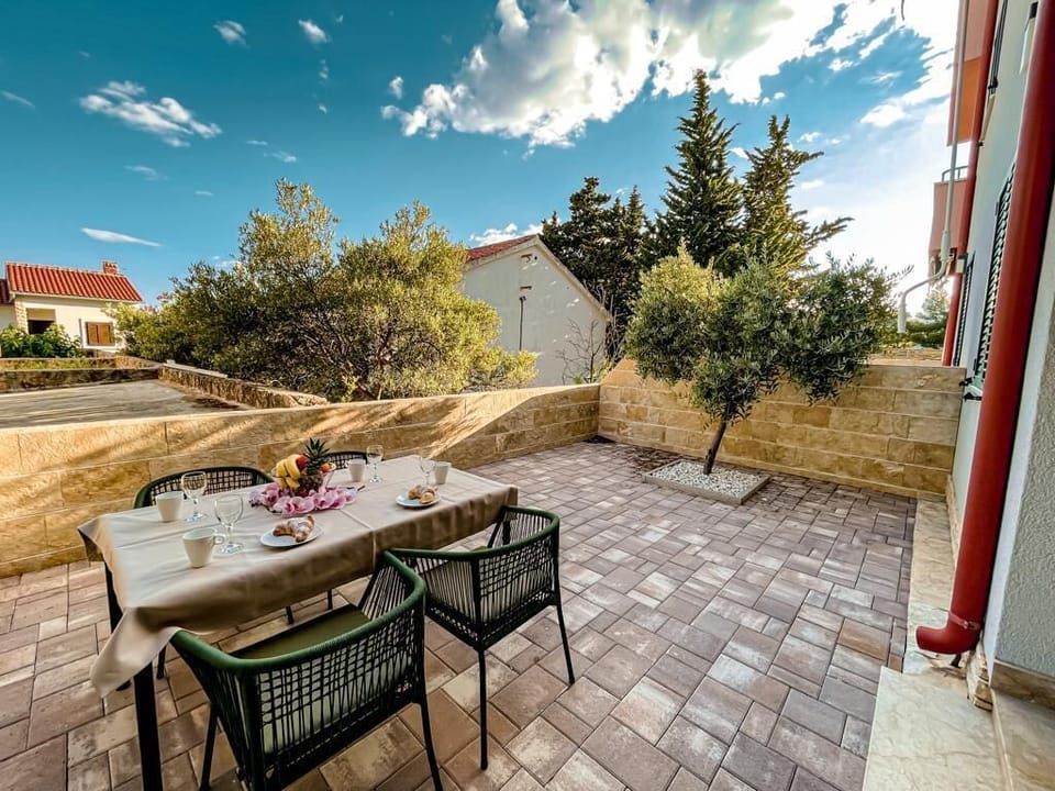 big spacious terrace, ideal for gatherings for your family or friends
