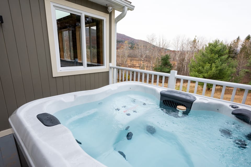 Hot tub open all year round - back porch
