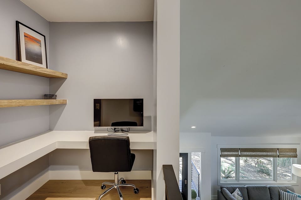 13 Bald Eagle West - 2nd Floor Landing/Desk