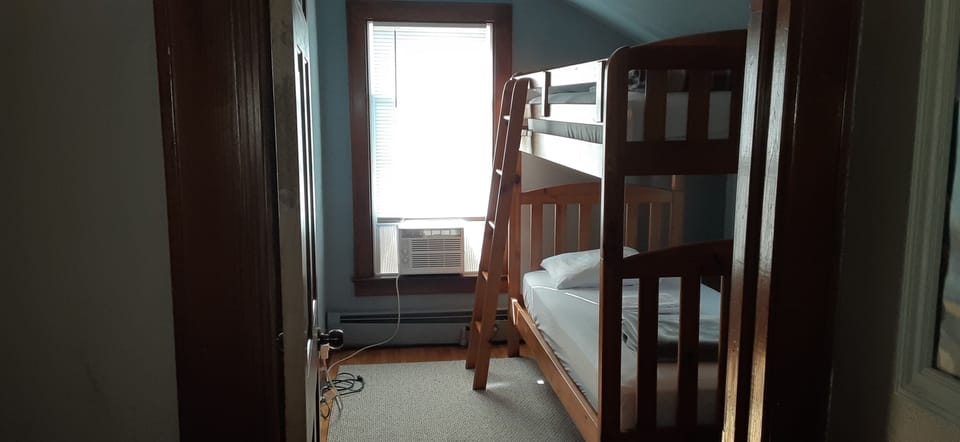 center bedroom 