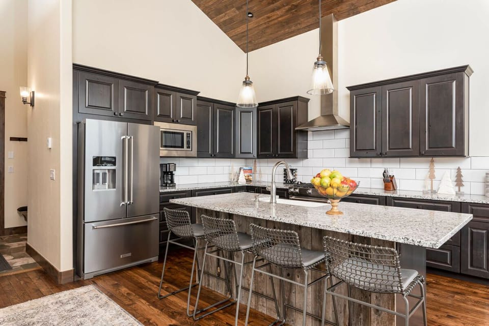 High-end appliances and seating for four at the breakfast bar