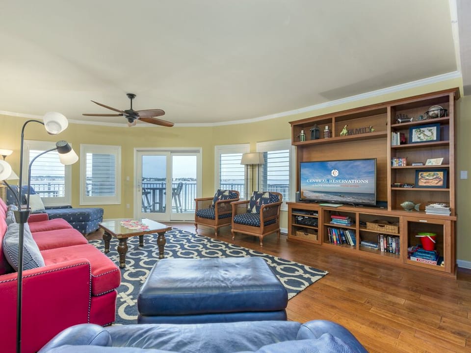 Bayfront Living Area 