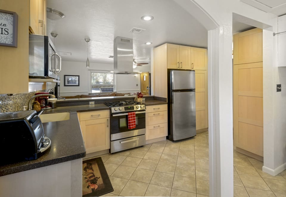 Newly renovated Kitchen with eat in table