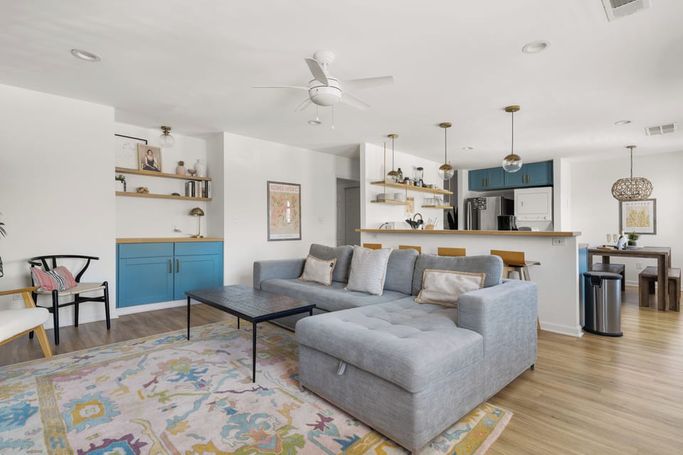 Only 5 blocks to King! | Rose and Petunia Suites
