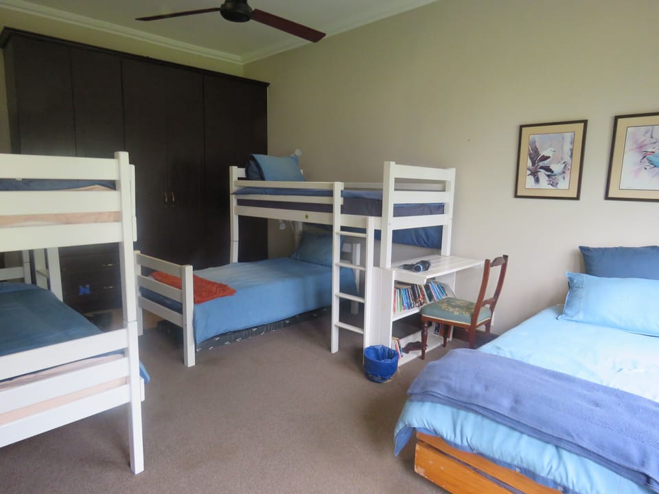 Dormitory style room 6 beds