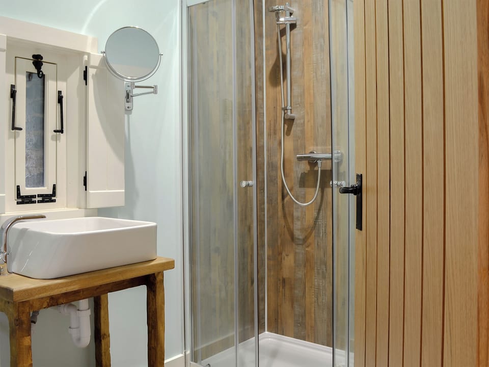 En-suite | Ey Up - Dringhoe Hall Cottages - Dringhoe Hall Cottages, Driffield, near Bridlington