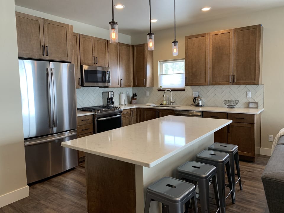 Fully outfitted modern kitchen and appliances
