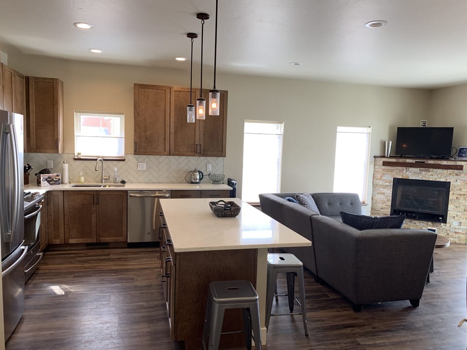 Kitchen with counter seating for 4