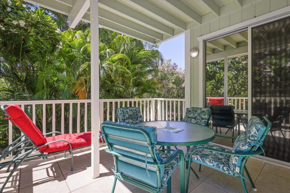 Private Lanai with lots of tropical foliage