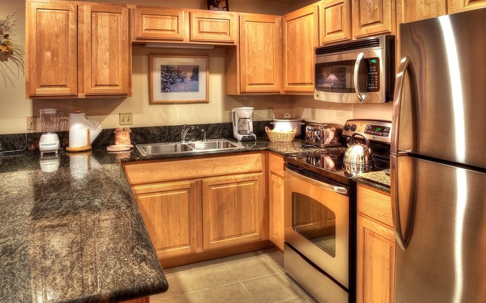 Full eat-in kitchen.  Have groceries delivered by local market!