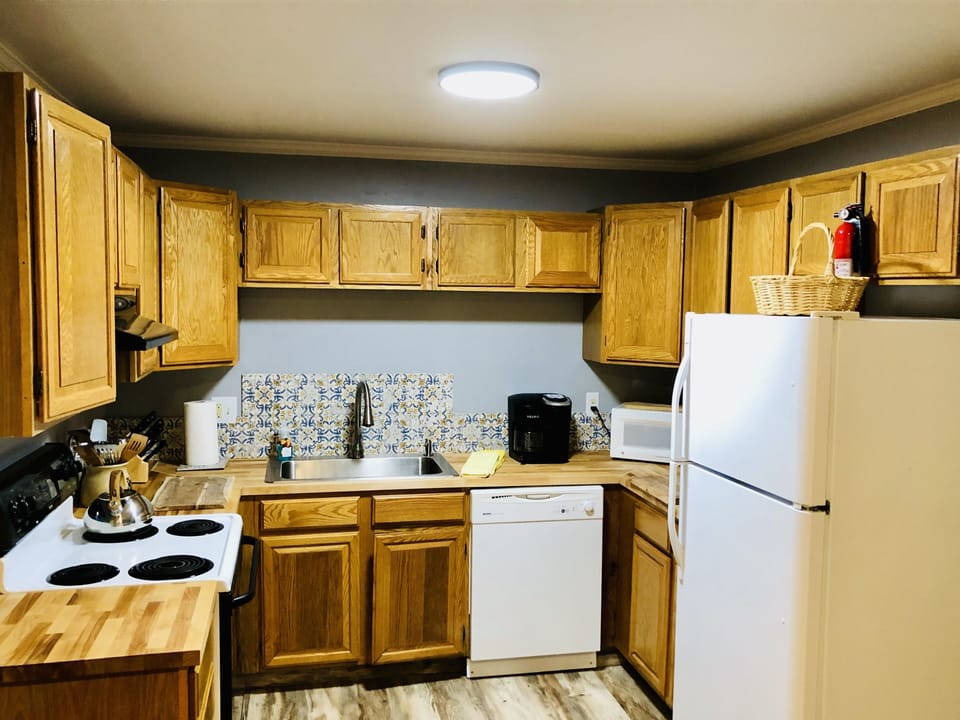Fully appliances kitchen with everything you need 