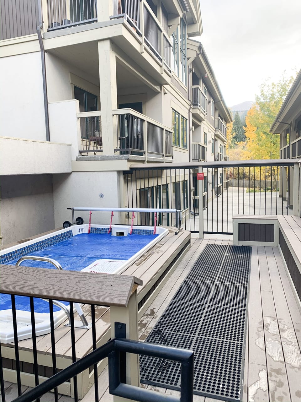 2 Hottubs- 1 Outdoor and 1 Indoor