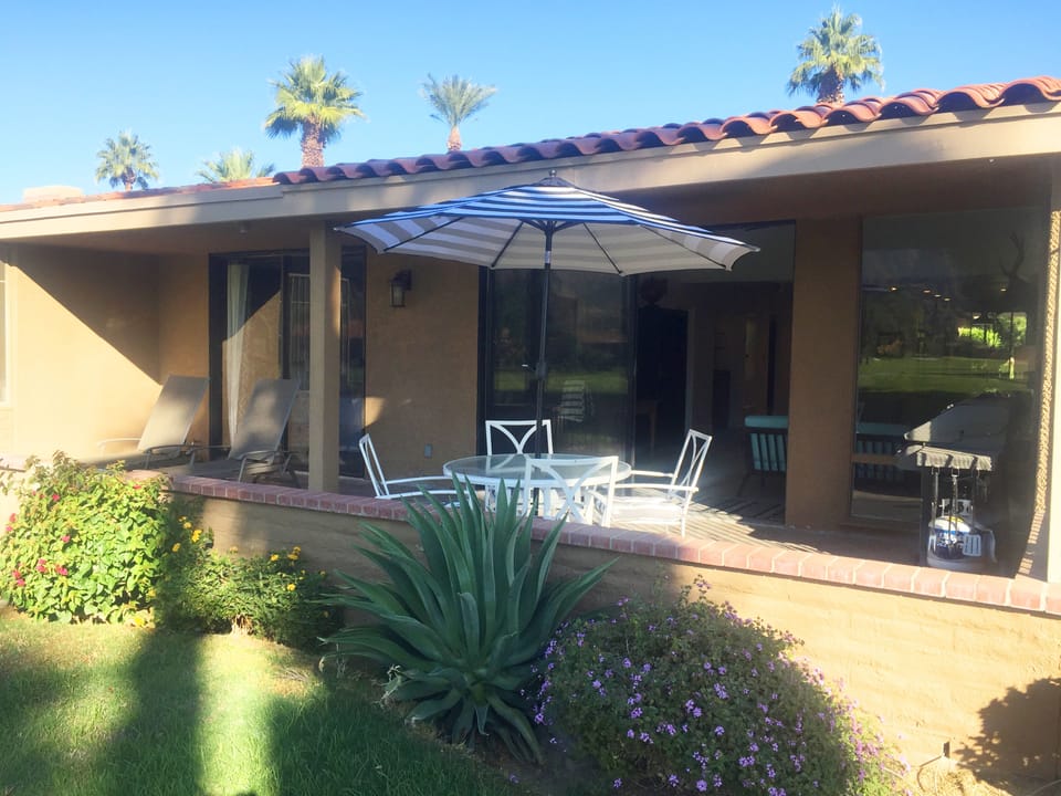 Golf course patio, barbecue, eating area, chaise lounge relaxing