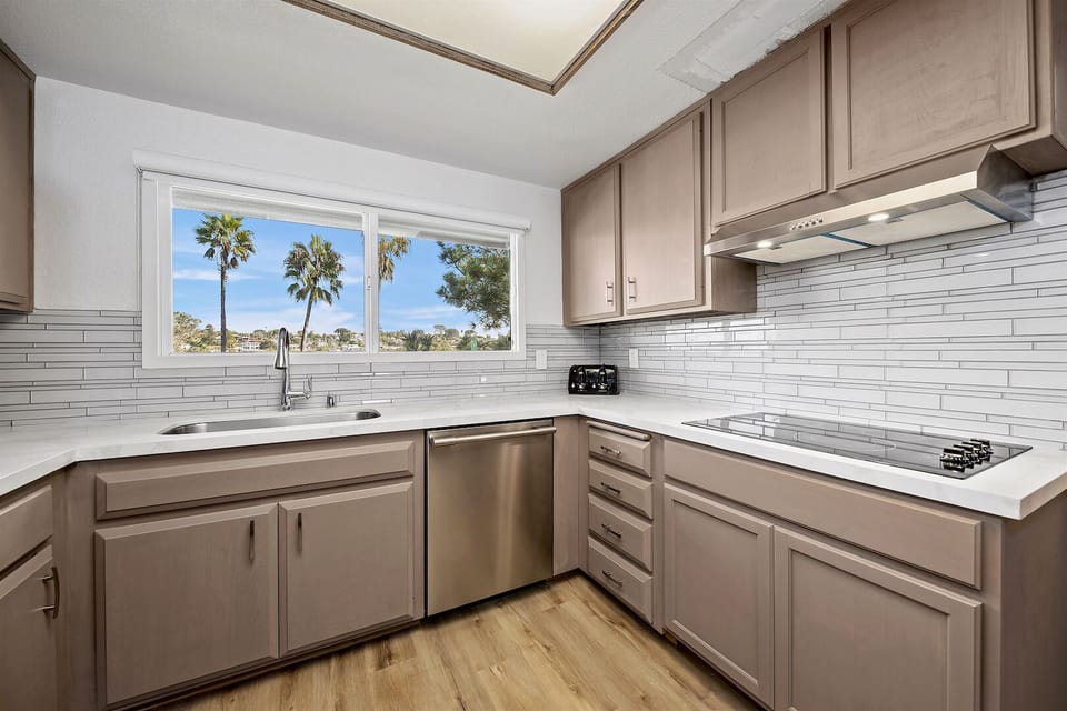 Gorgeous and newly remodeled Kitchen