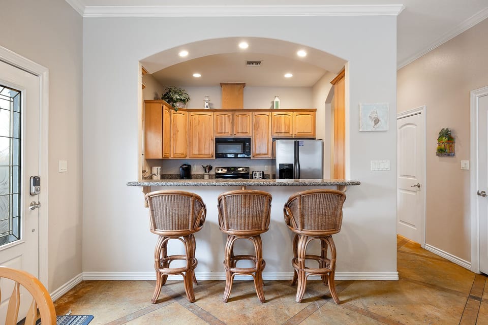 Extra kitchen bar chairs available to sit 3 comfortably