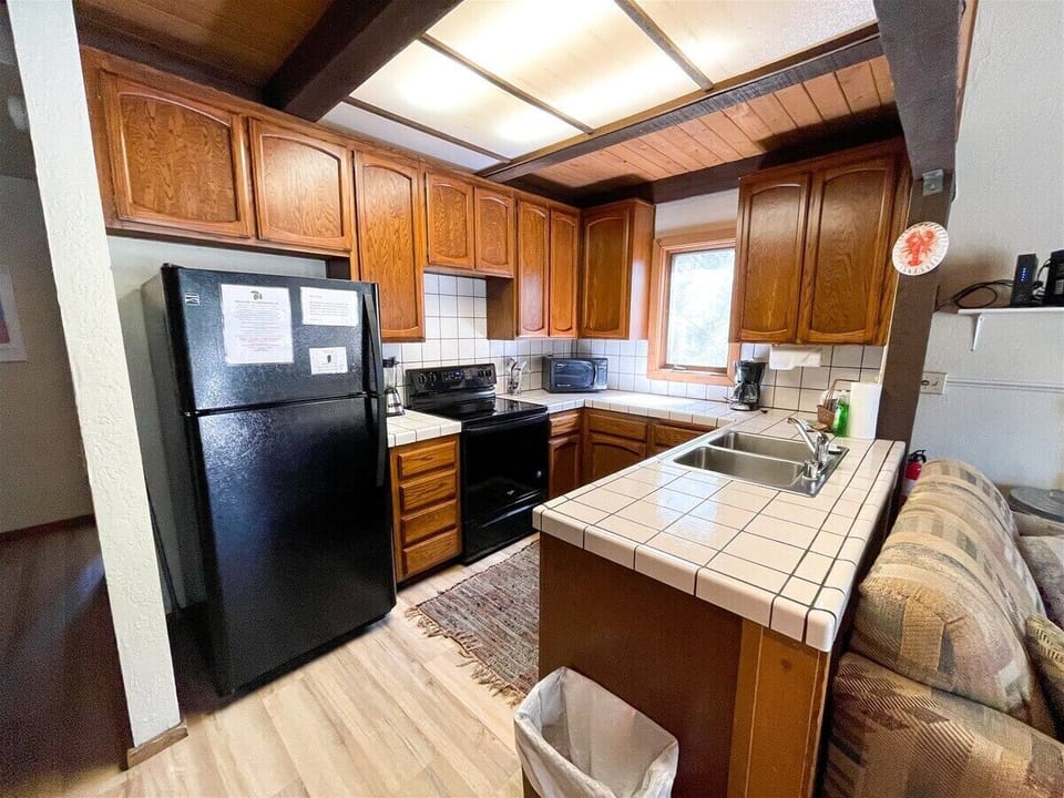 Mammoth Condo Rental Arrowhead 4: Fully equipped kitchen