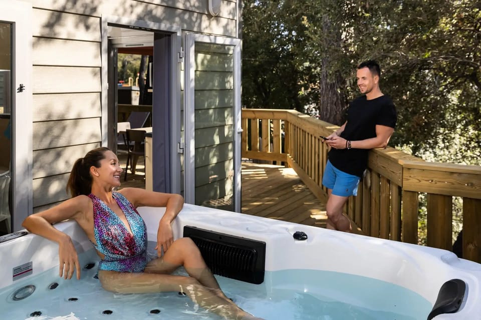 Outdoor spa tub