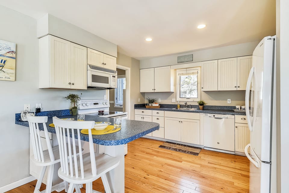 Main Level,Breakfast Bar,