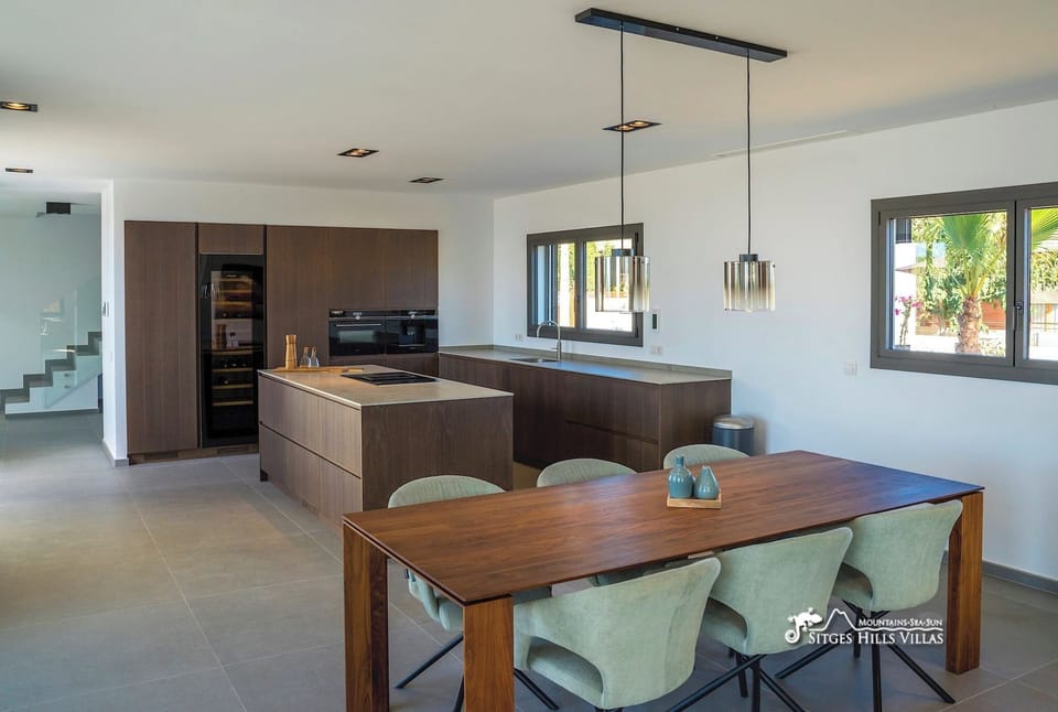 Modern, fully equipped kitchen and dining area.