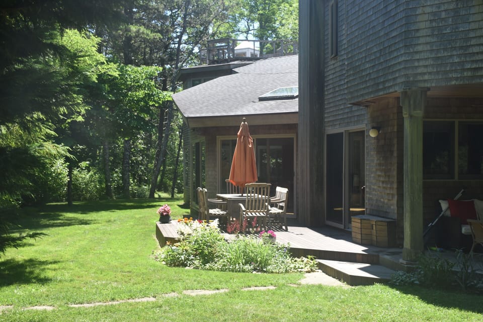 Outdoor dining at the front of the house