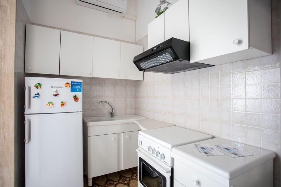 Entrance with kitchenette
