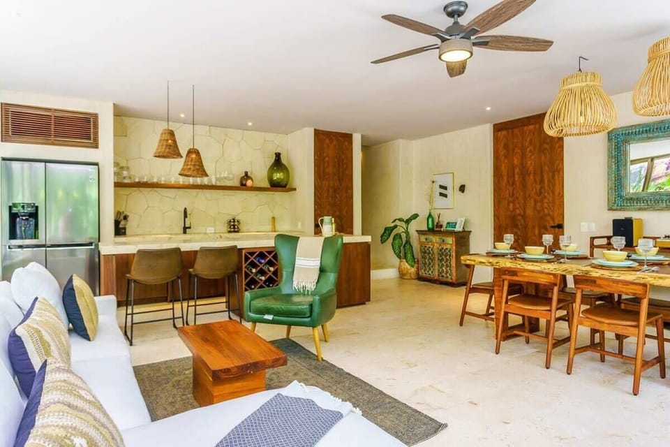 Large open space & eco-chic decor!