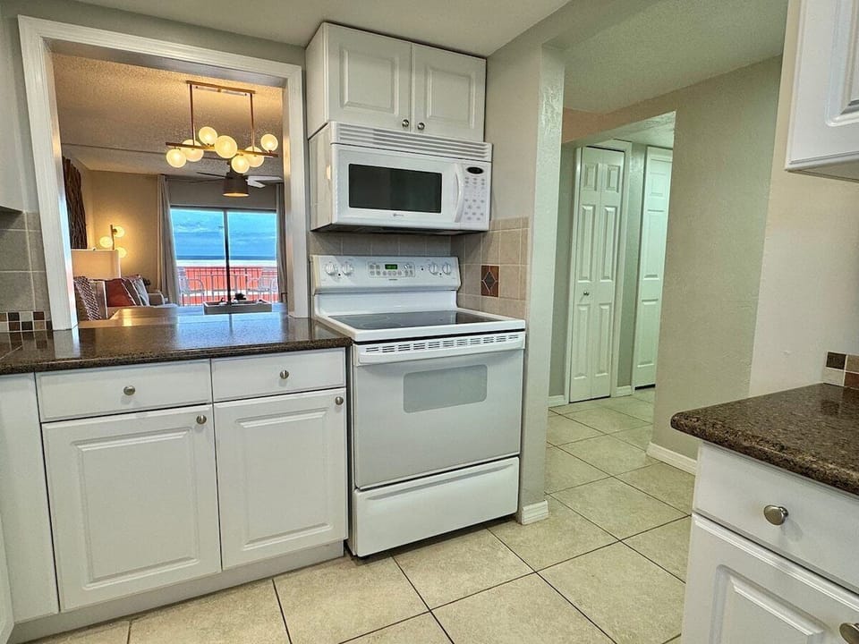 Kitchen off Entryway