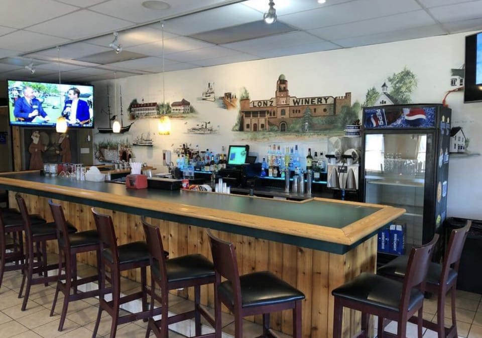 General Store Bar/restaurant where they serve the best garlic cheesy bread!