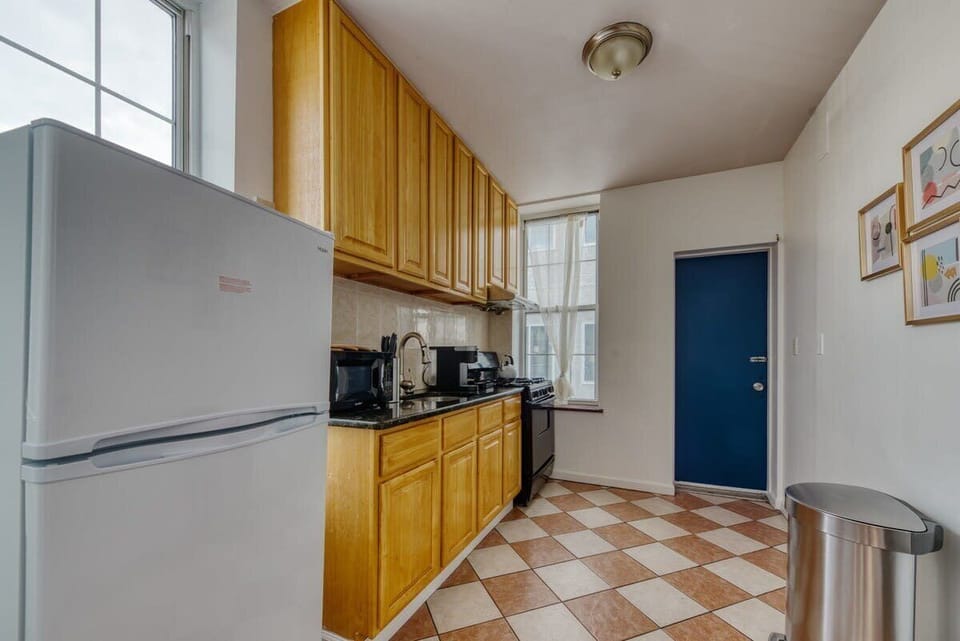 Full sized kitchen