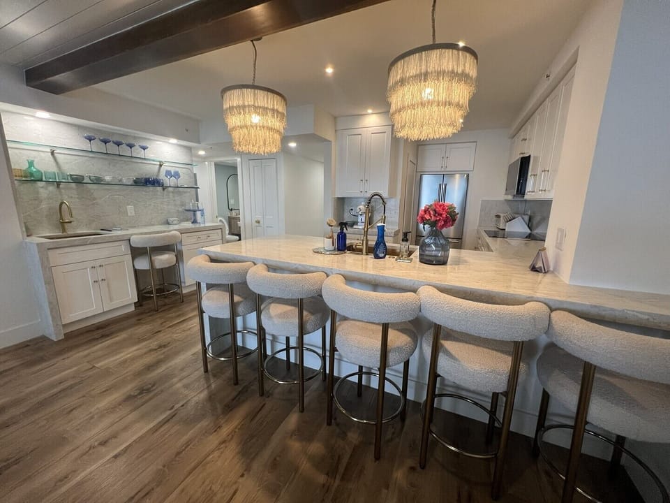 Open Kitchen with Breakfast Bar