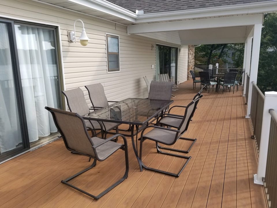 Upper deck 