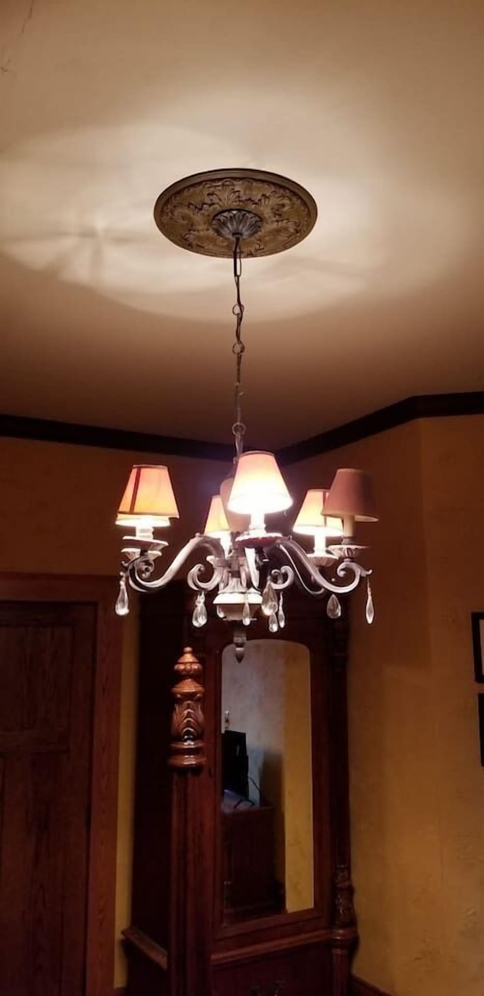 Gold Suite - Elegant Lighting