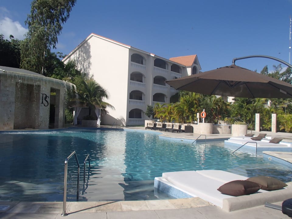 Shared swimming pool