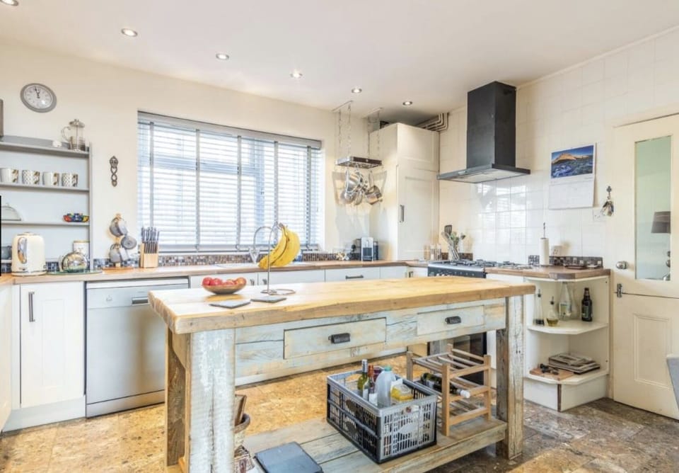 Dining kitchen