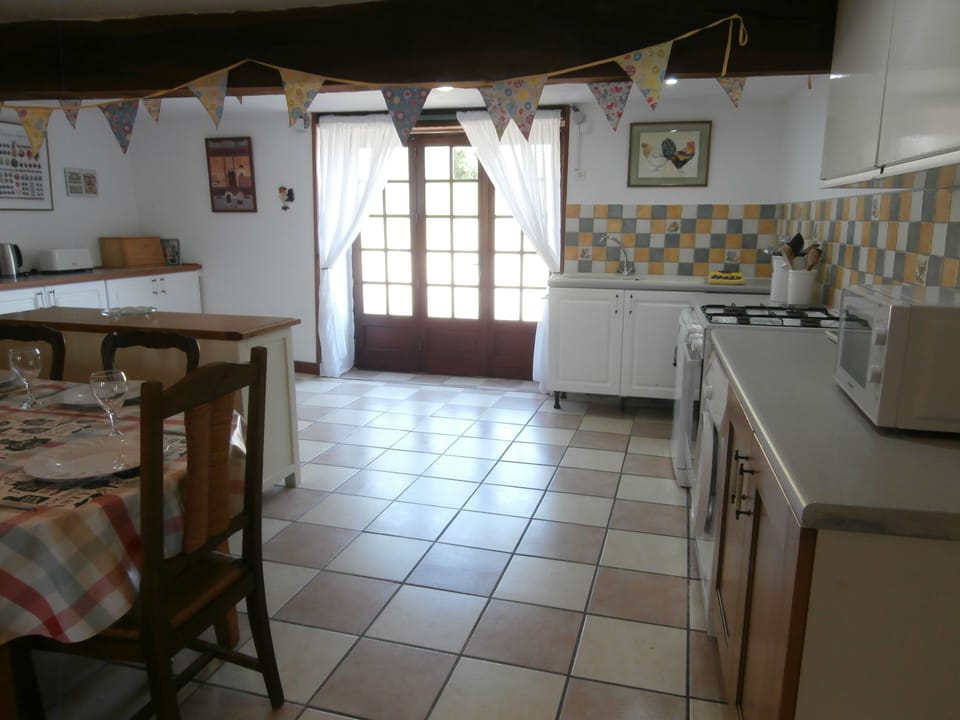 open plan kitchen and dining area