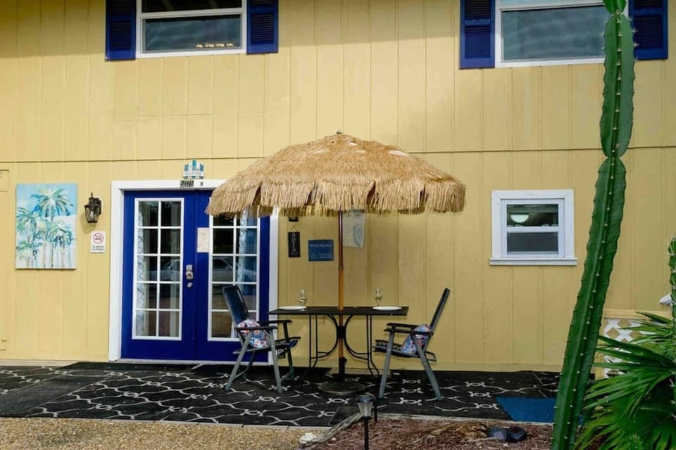 Blue Island Inn offers a refreshing mix of Old Florida Charm with modern amenities 