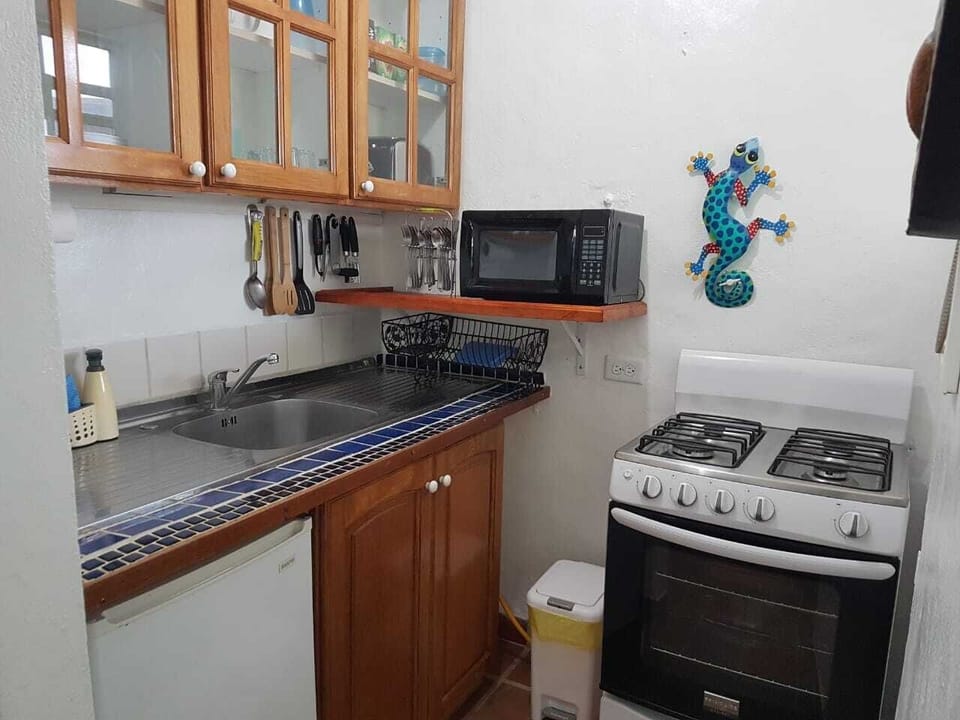 Fully equipped kitchenette.