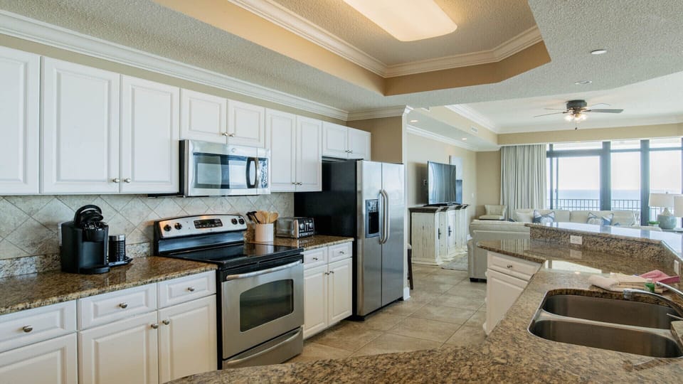 Phoenix West 2201 Kitchen
