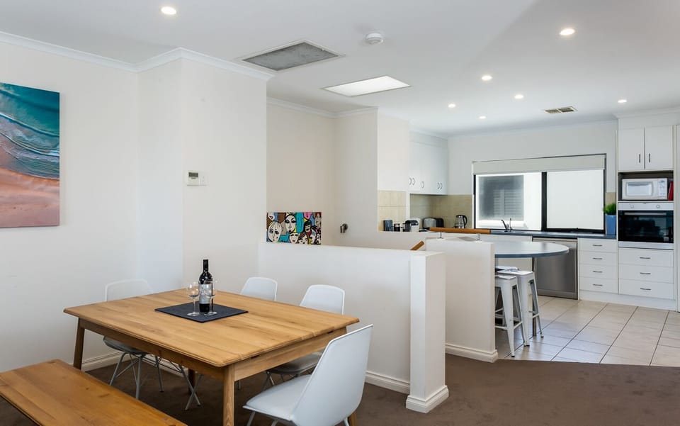 Open Plan Dining Area & Kitchen