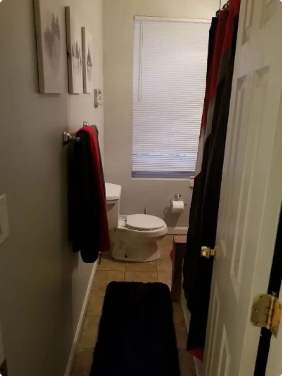 Hall Bathroom with tub