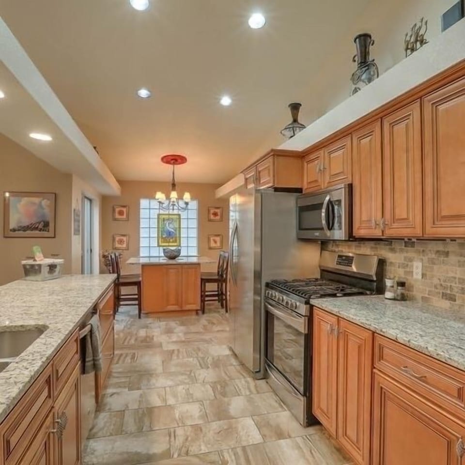 Beautiful kitchen, newly remodeled