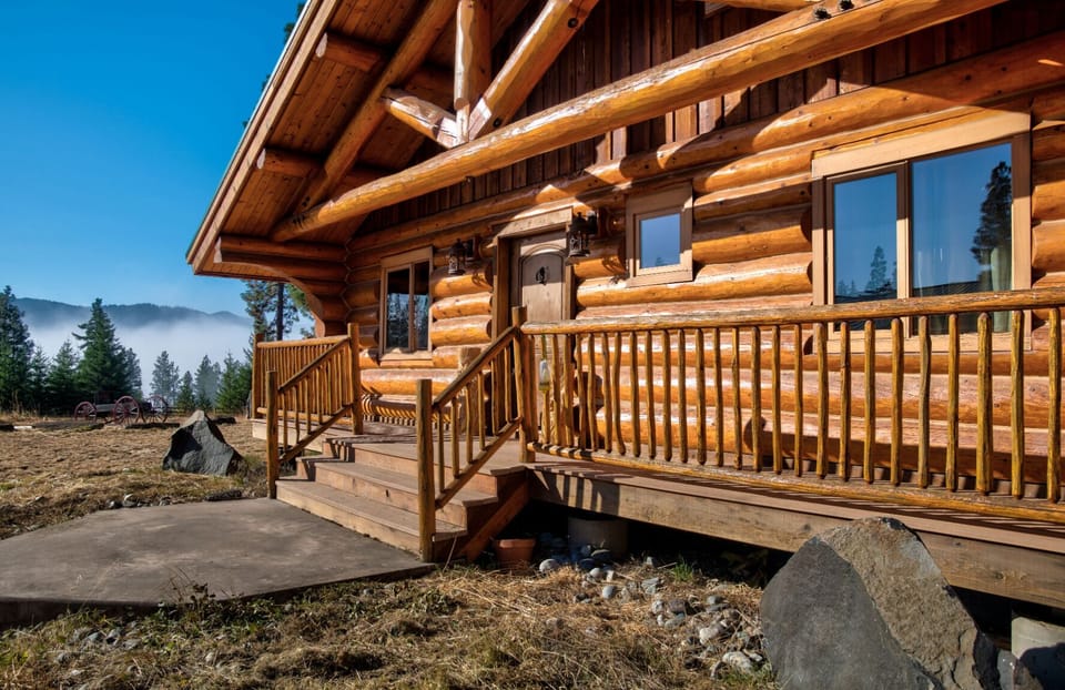 Picture of the entrance to the cabin